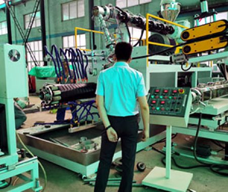 青島合創格瑞鑫塑料機械有限公司研發新品---克拉纏繞排污管設備